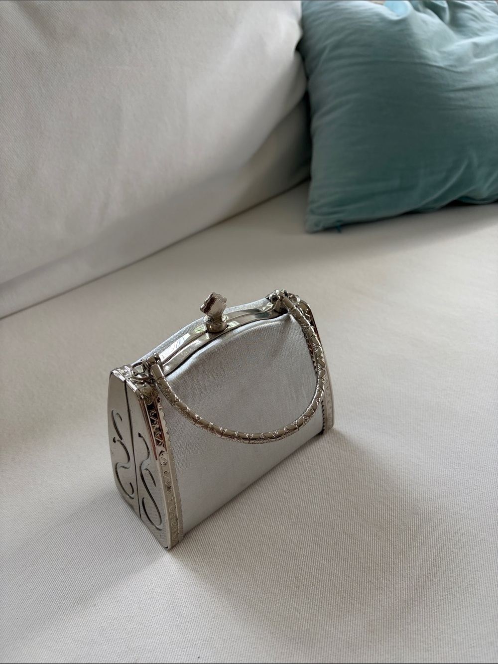 Elegant Silver Satin Evening Bag with Silver Frame - Picture 5 of 6